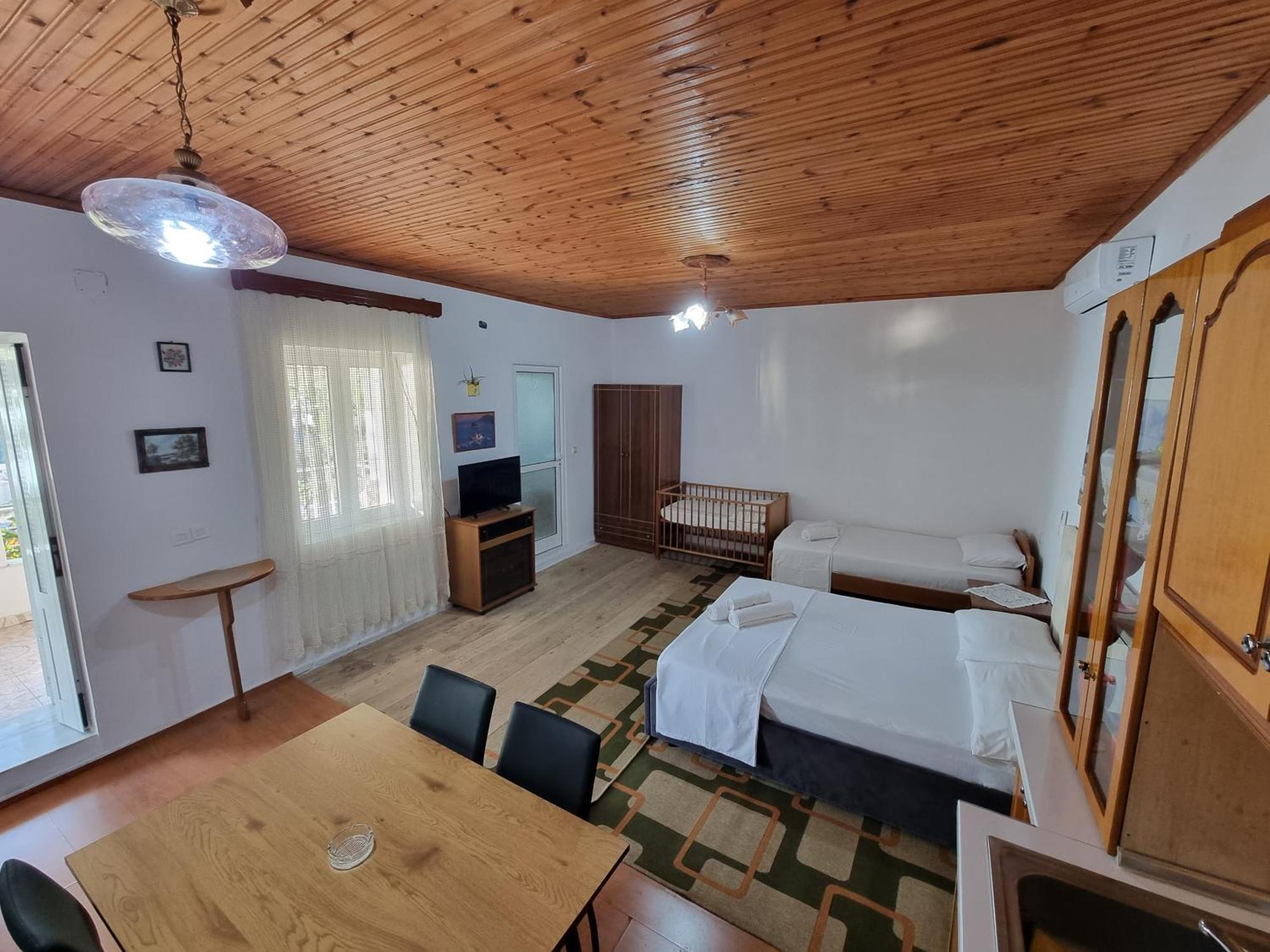 Lida'S House Hotel Lukove Room photo